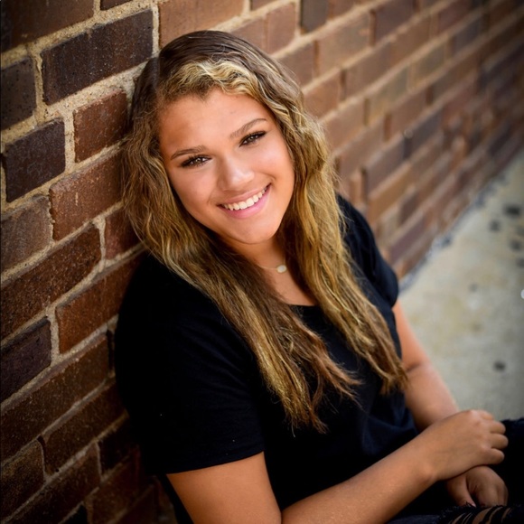 Meet your Posher, Tamra - Picture 1 of 1